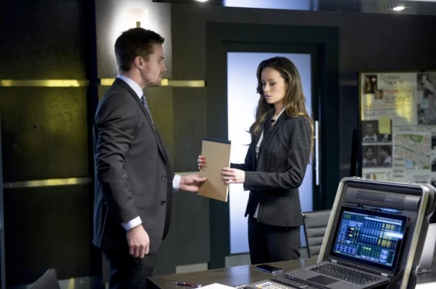 Arrow Deathstroke Photos Slade Summer Glau Arrow Deathstroke Photos Slade Summer Glau