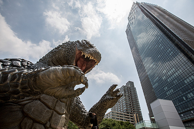 godzilla-statue-photos-2