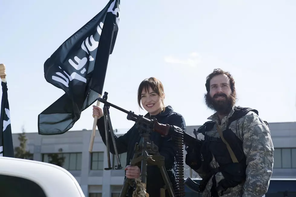 SNL: ‘Fifty Shades of Grey’ Star Dakota Johnson Joins ISIS